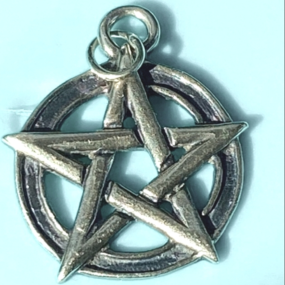 14 Karat Gold Pentagram Pendant